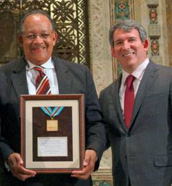 Dr. Richard Payne, recipient of the HealthCare Chaplaincy Network’s Pioneer Medal, with Michael H. Schoen, HCCN’s chairman.