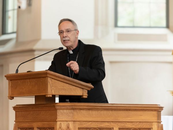 Bishop Luis Rafael Zarama preaches in Goodson Chapel