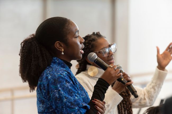 ​Students ​singing at the 15th Anniversary of the Prison Studies program