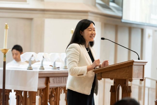 Jung Choi speaks at Asian House worship service