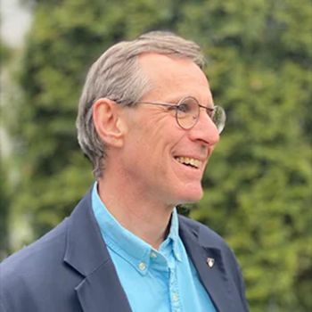 headshot of man in glasses